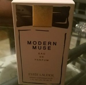 Modern Muse fragrance